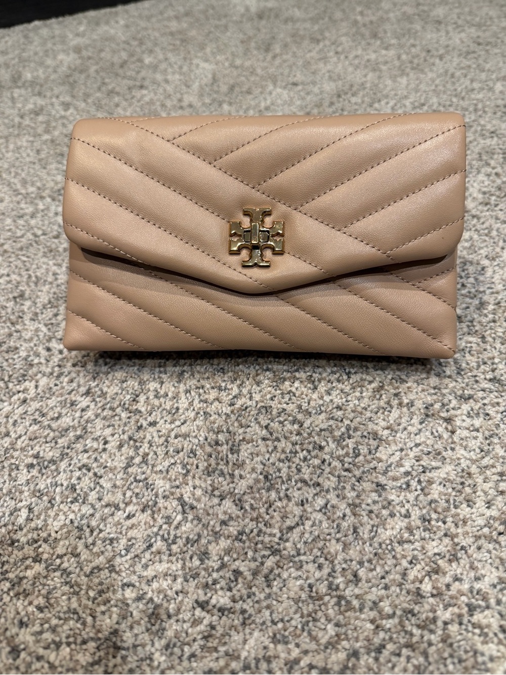 Tory Burch Kira Chevron Chain Wallet - Devon Sand